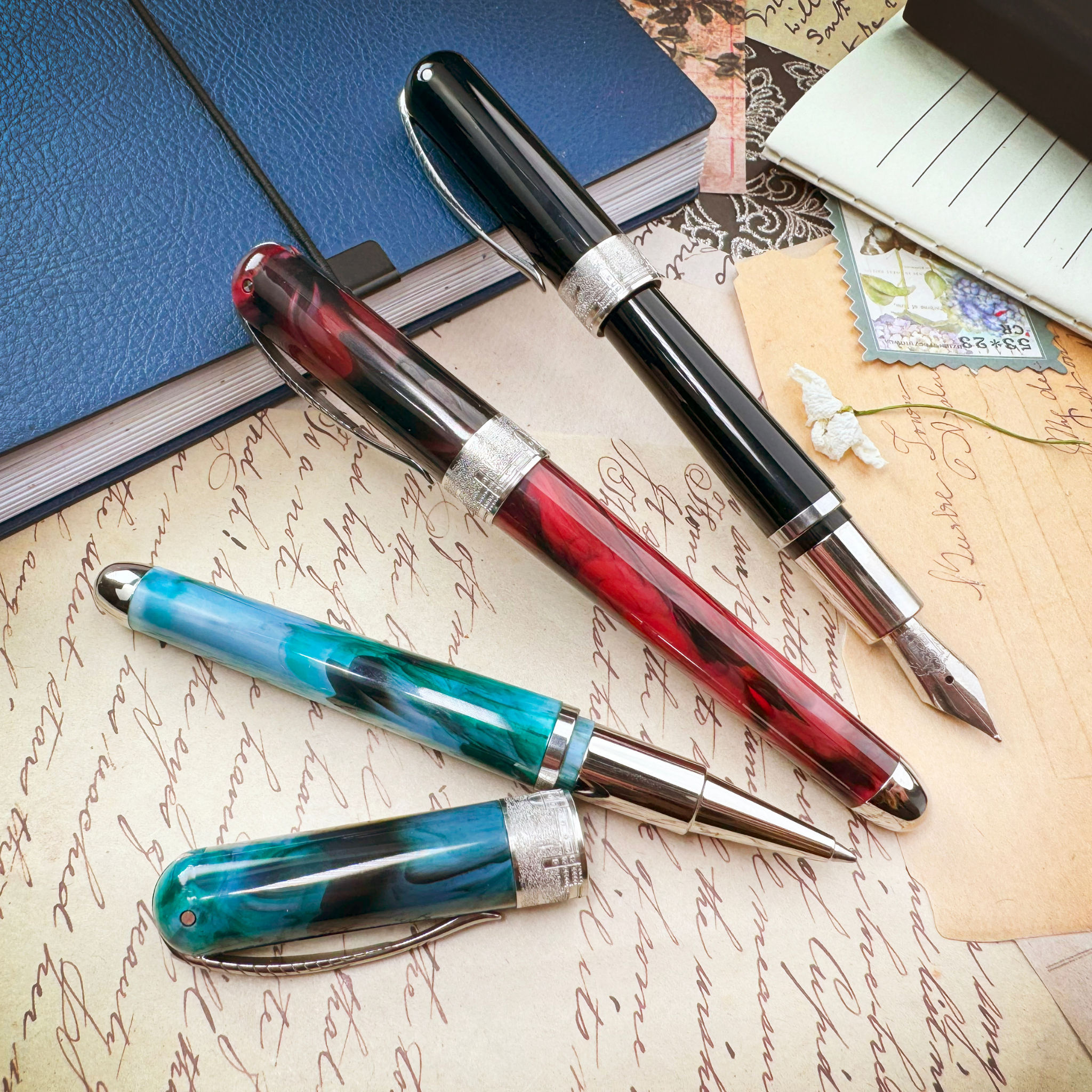 Pineider Avatar UR Mini Black Fountain Pen