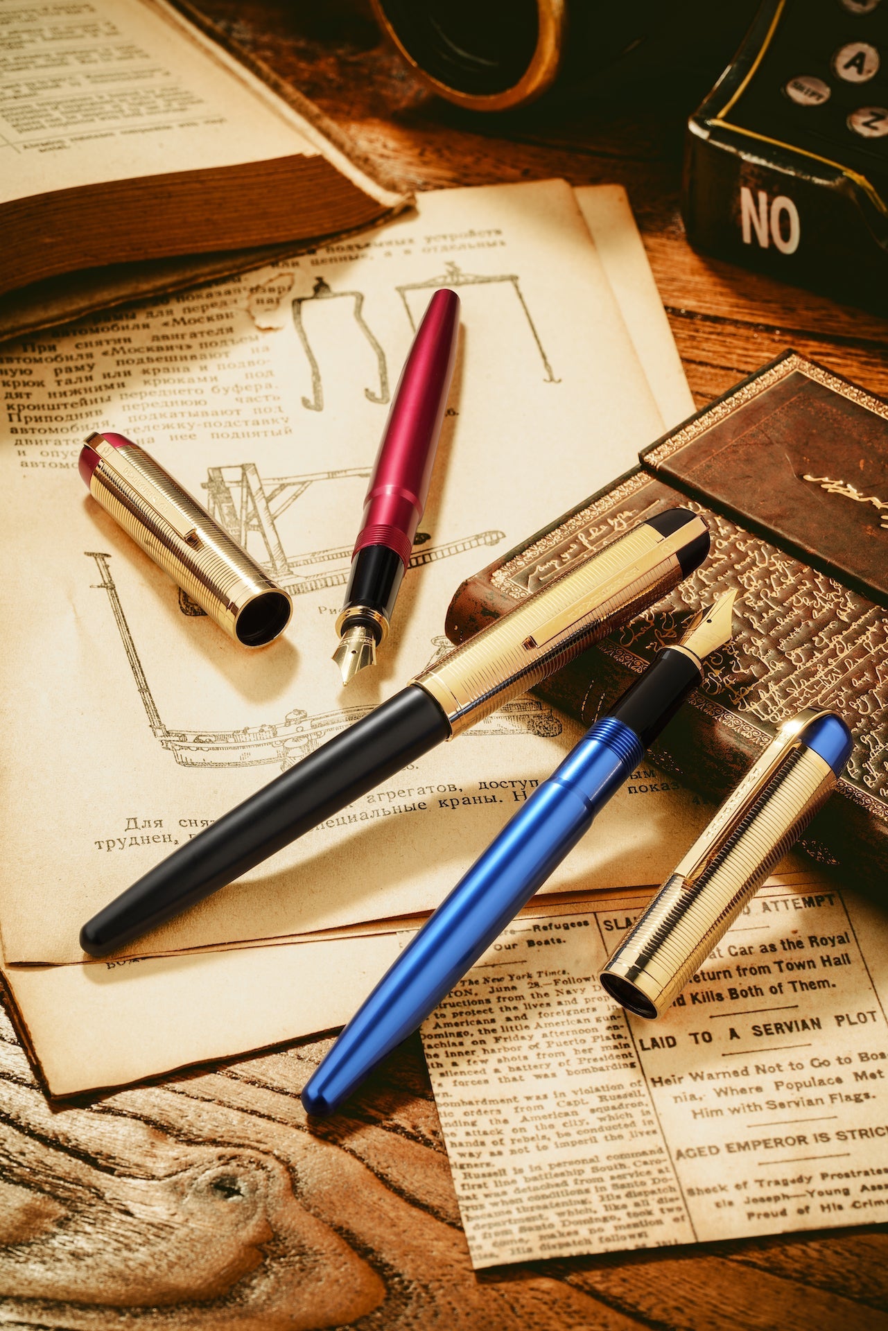 Wahl-Eversharp Skyline Black Silver Cap - Ballpoint Pen