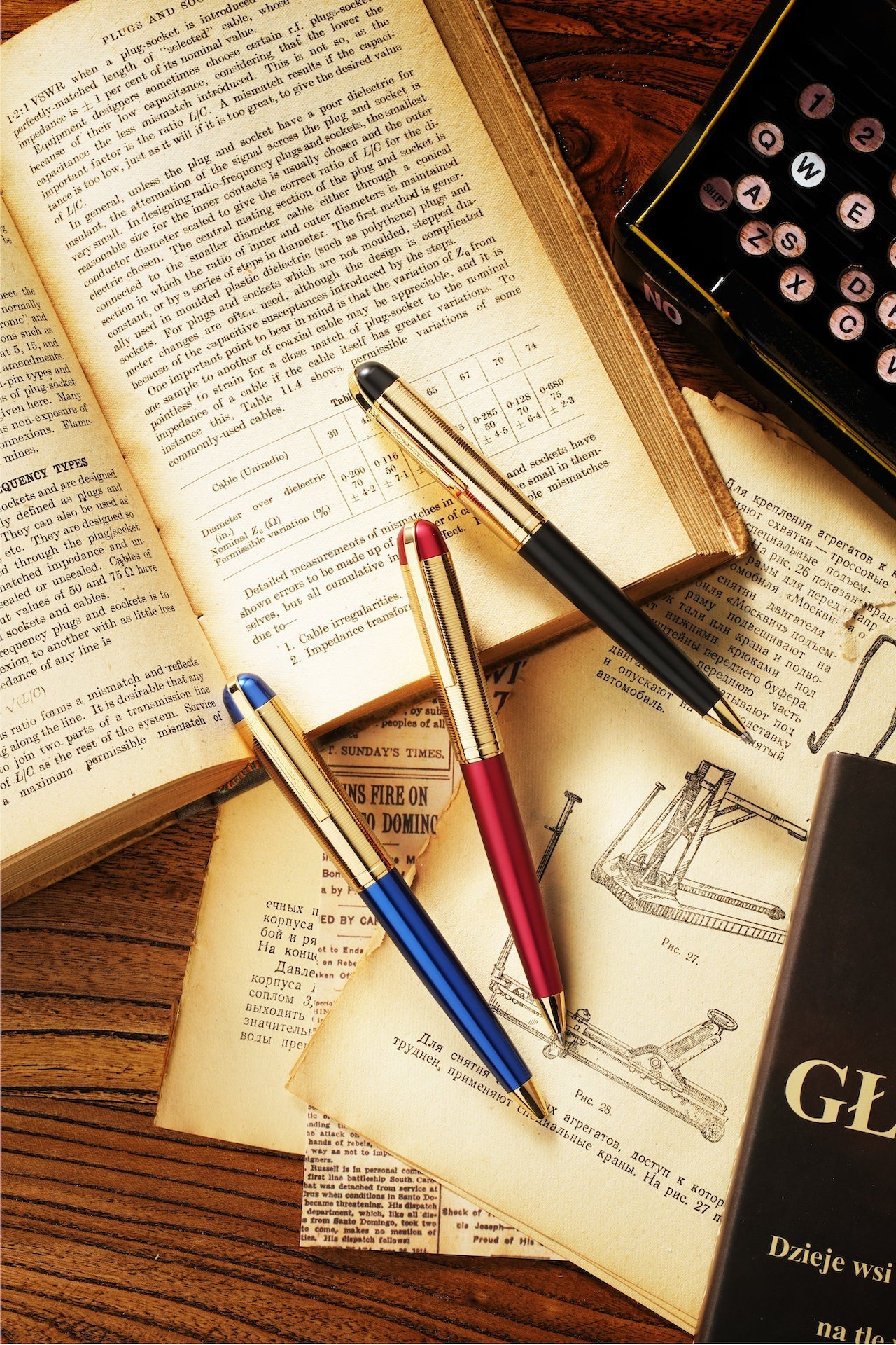 Wahl-Eversharp Skyline Black Presentation Gold Cap - Ballpoint Pen
