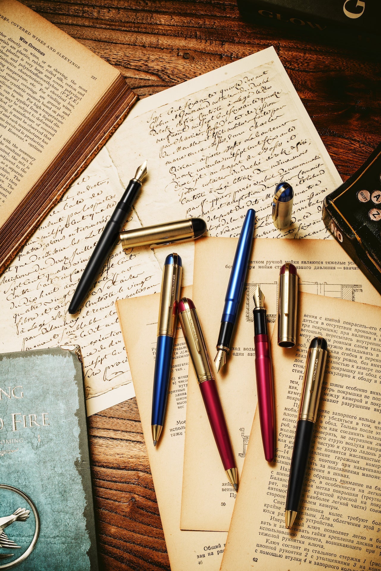 Wahl-Eversharp Skyline Black Presentation Gold Cap - Ballpoint Pen