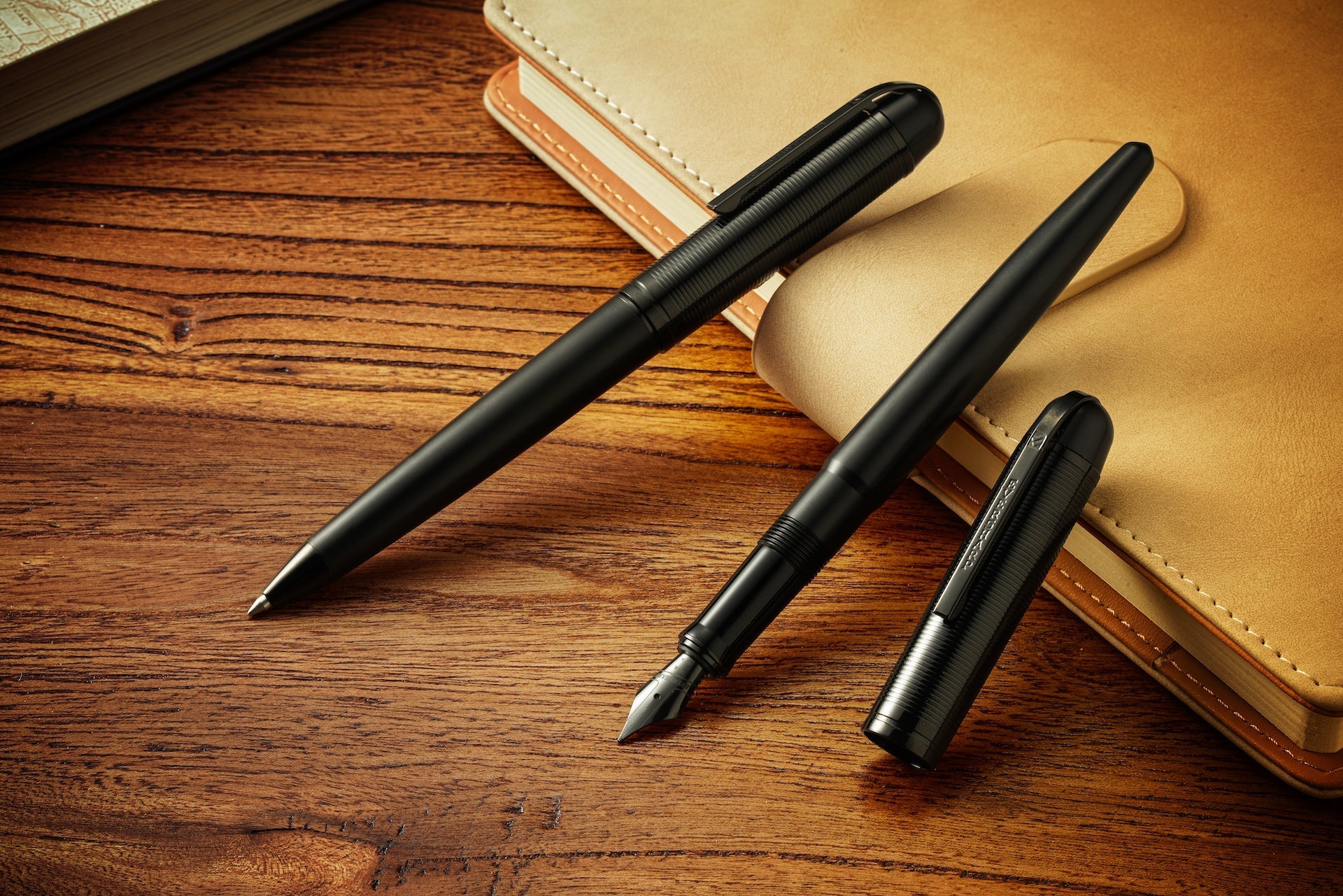 Wahl-Eversharp Skyline Black Presentation Gold Cap - Ballpoint Pen