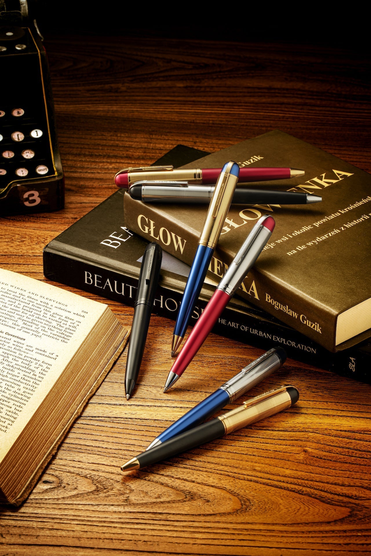 Wahl-Eversharp Skyline Black Presentation Gold Cap - Ballpoint Pen