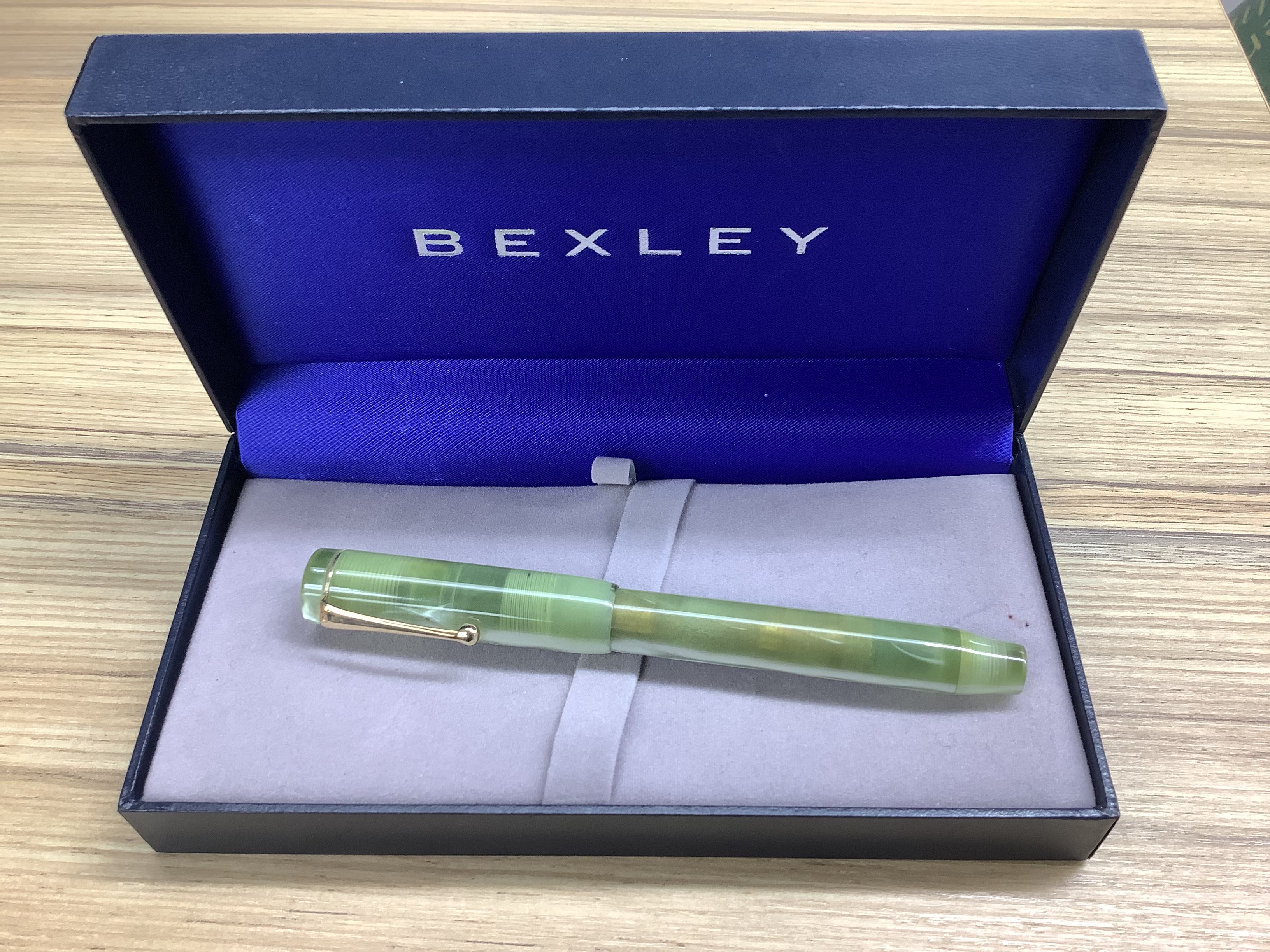 Bexley Green Shimmer Deluxe Two Tone 14k Gold Nib - Fountain Pen