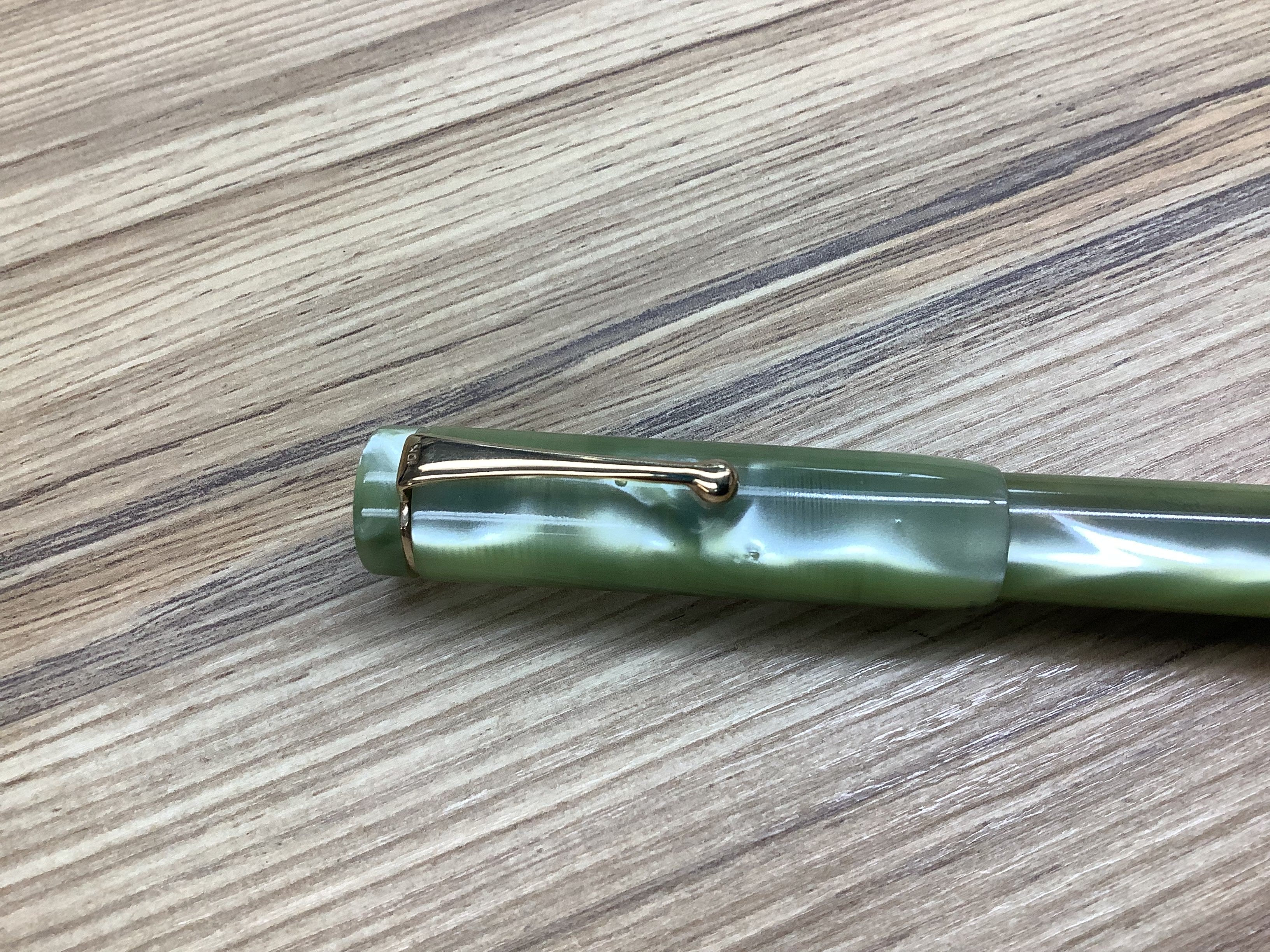 Bexley Green Shimmer Deluxe Two Tone 14k Gold Nib - Fountain Pen