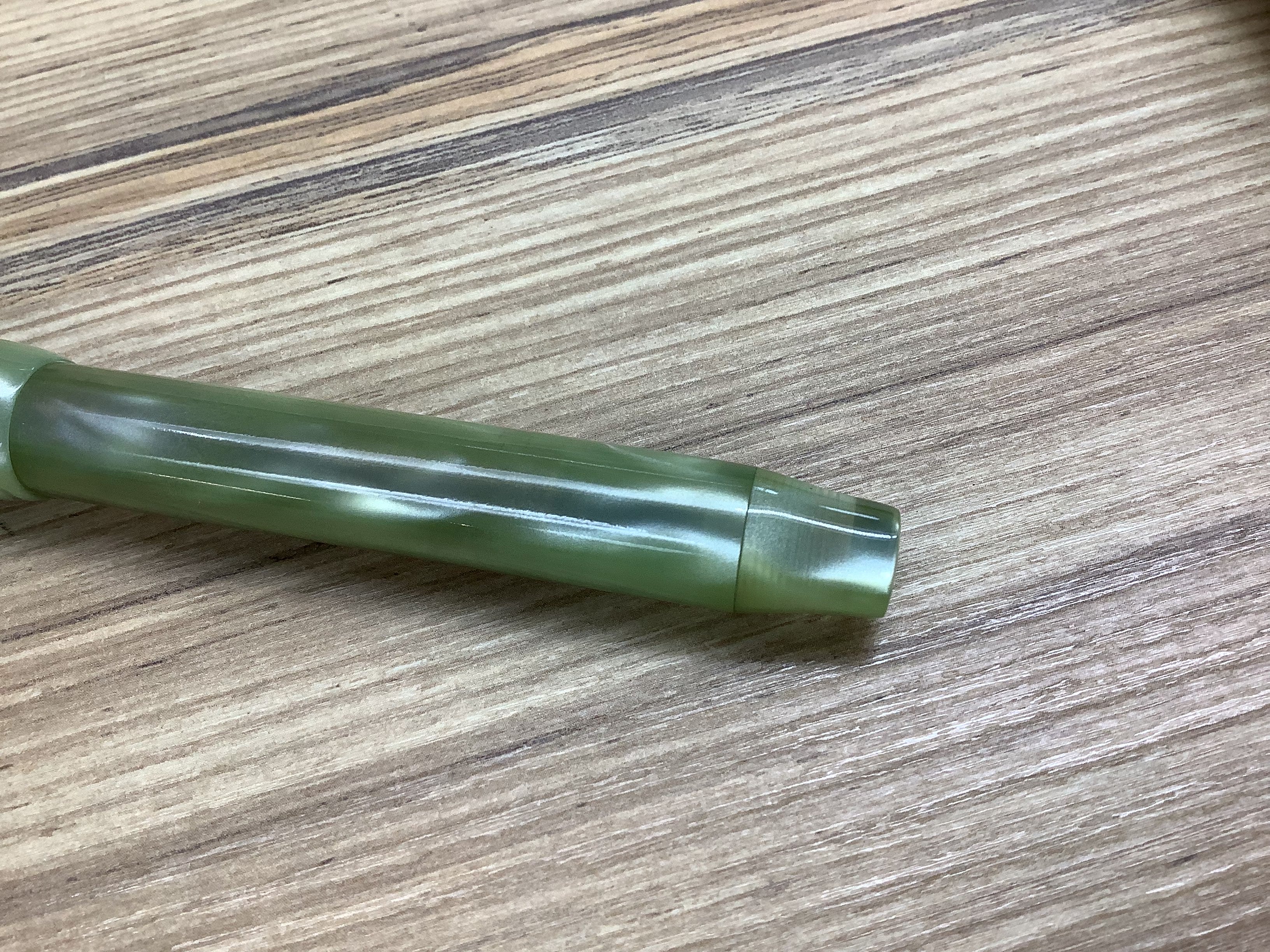 Bexley Green Shimmer Deluxe Two Tone 14k Gold Nib - Fountain Pen