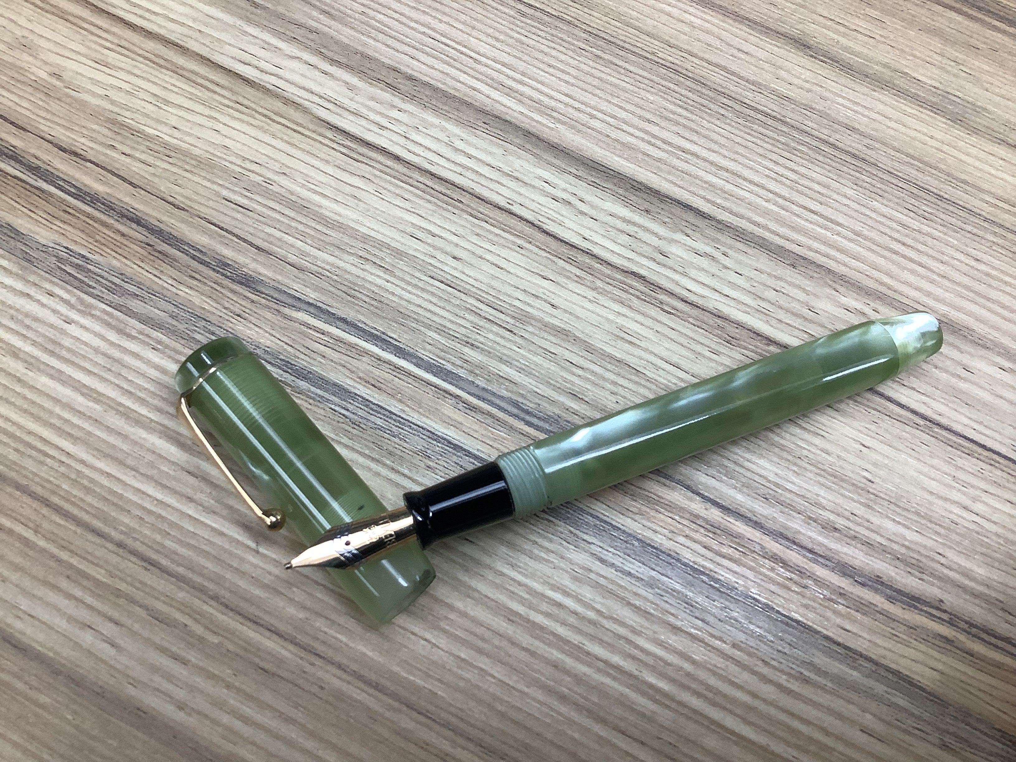 Bexley Green Shimmer Deluxe Two Tone 14k Gold Nib - Fountain Pen