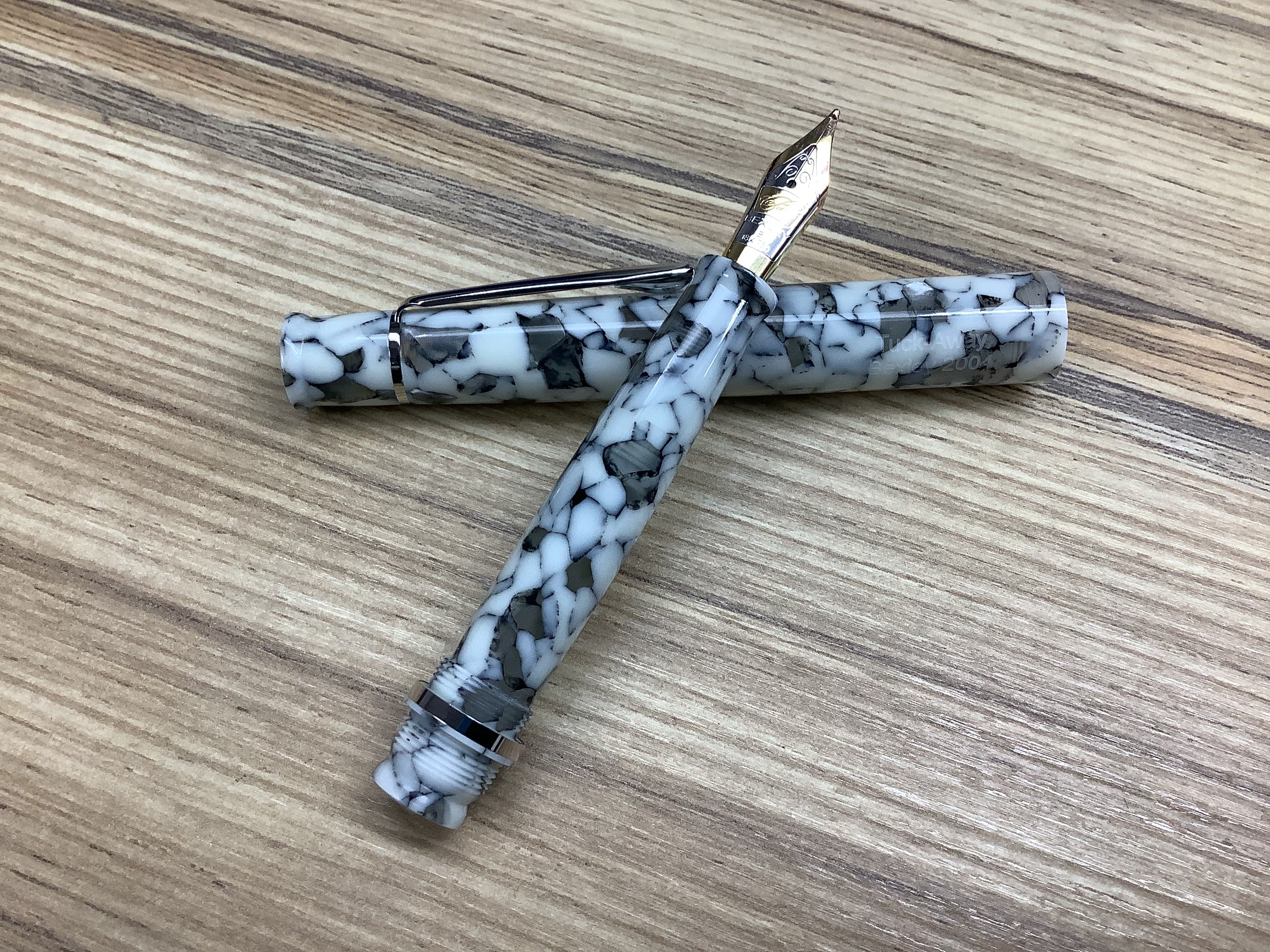 Bexley White Granite 2004 Two Tone 18k Gold - Tuck-Away - Fountain Pen