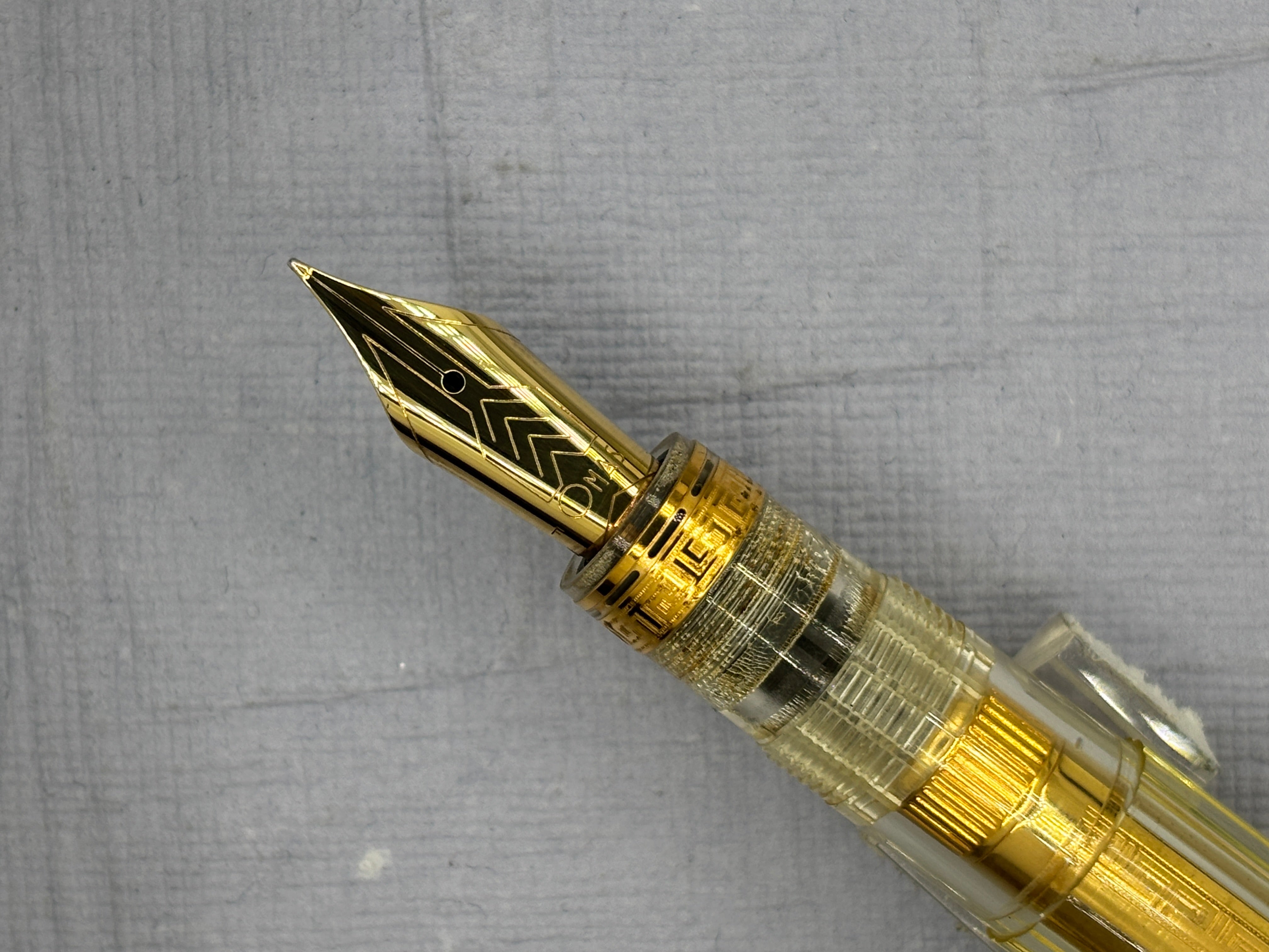 Omas Ogiva Vision Traveller Transparent Demonstrator - Fountain Pen