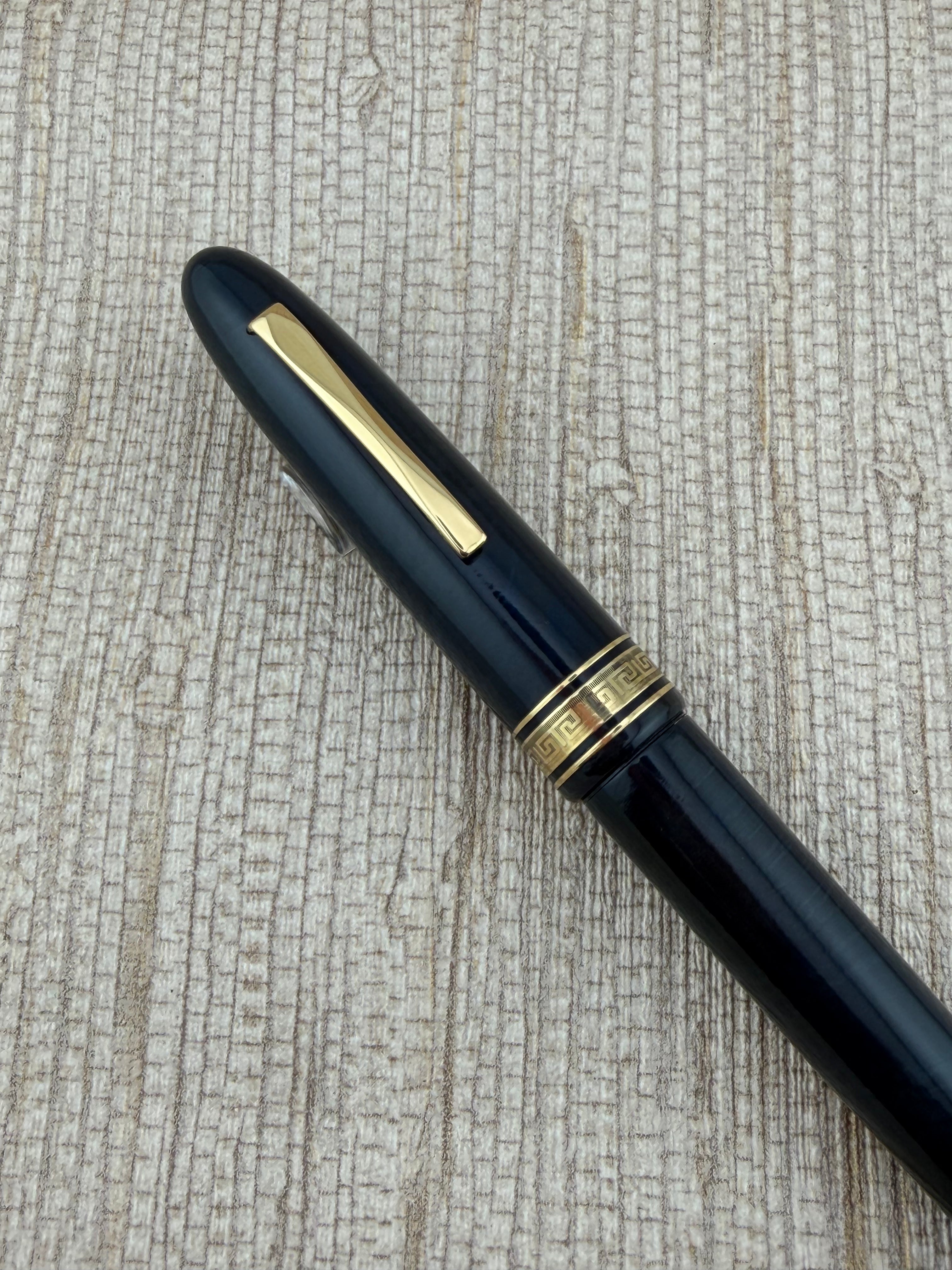 Omas AM87 Burlwood Blue In Strictly New Condition 18k750 Two-Tone Medium Nib - Fountain Pen