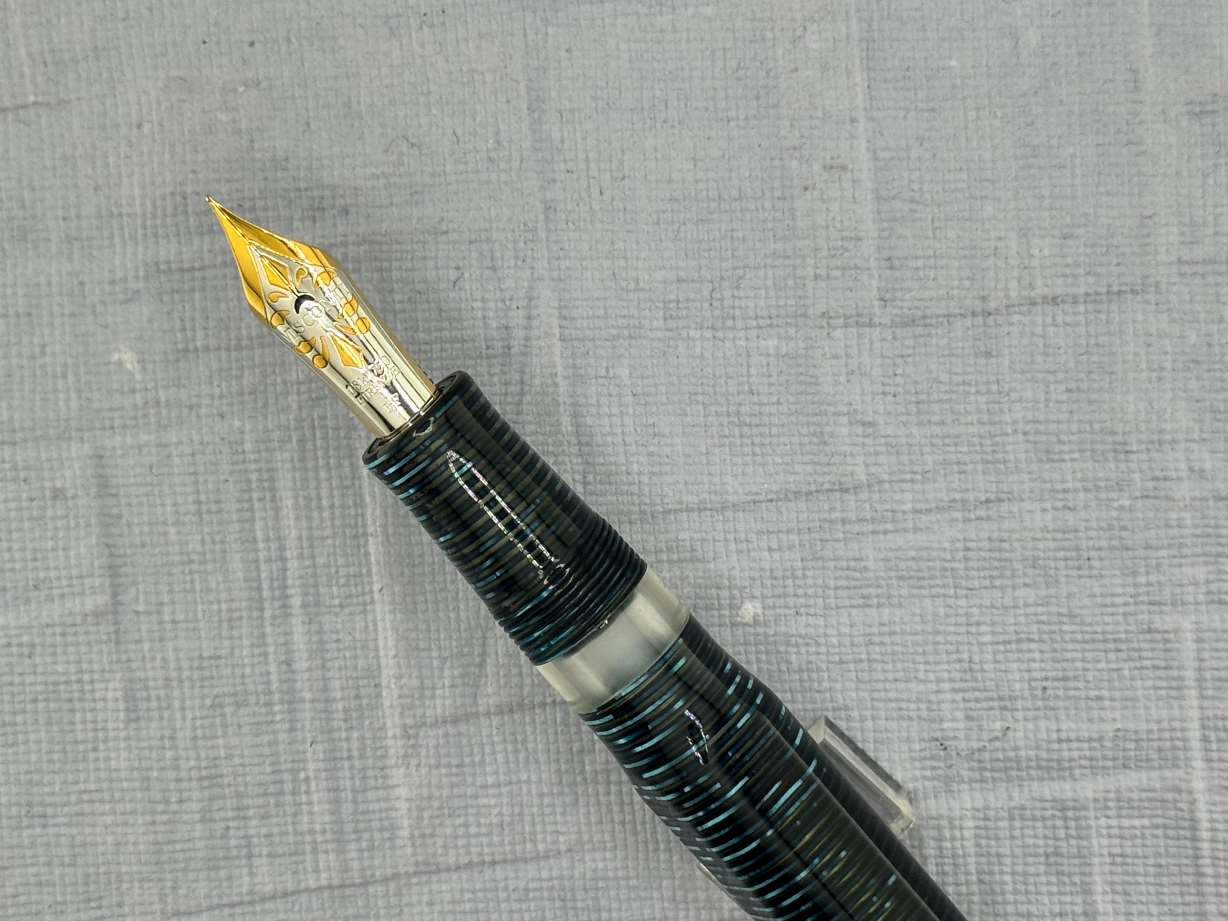 Visconti Oversized Wall Street Limited Edition Striped Celluloid - Fountain Pen