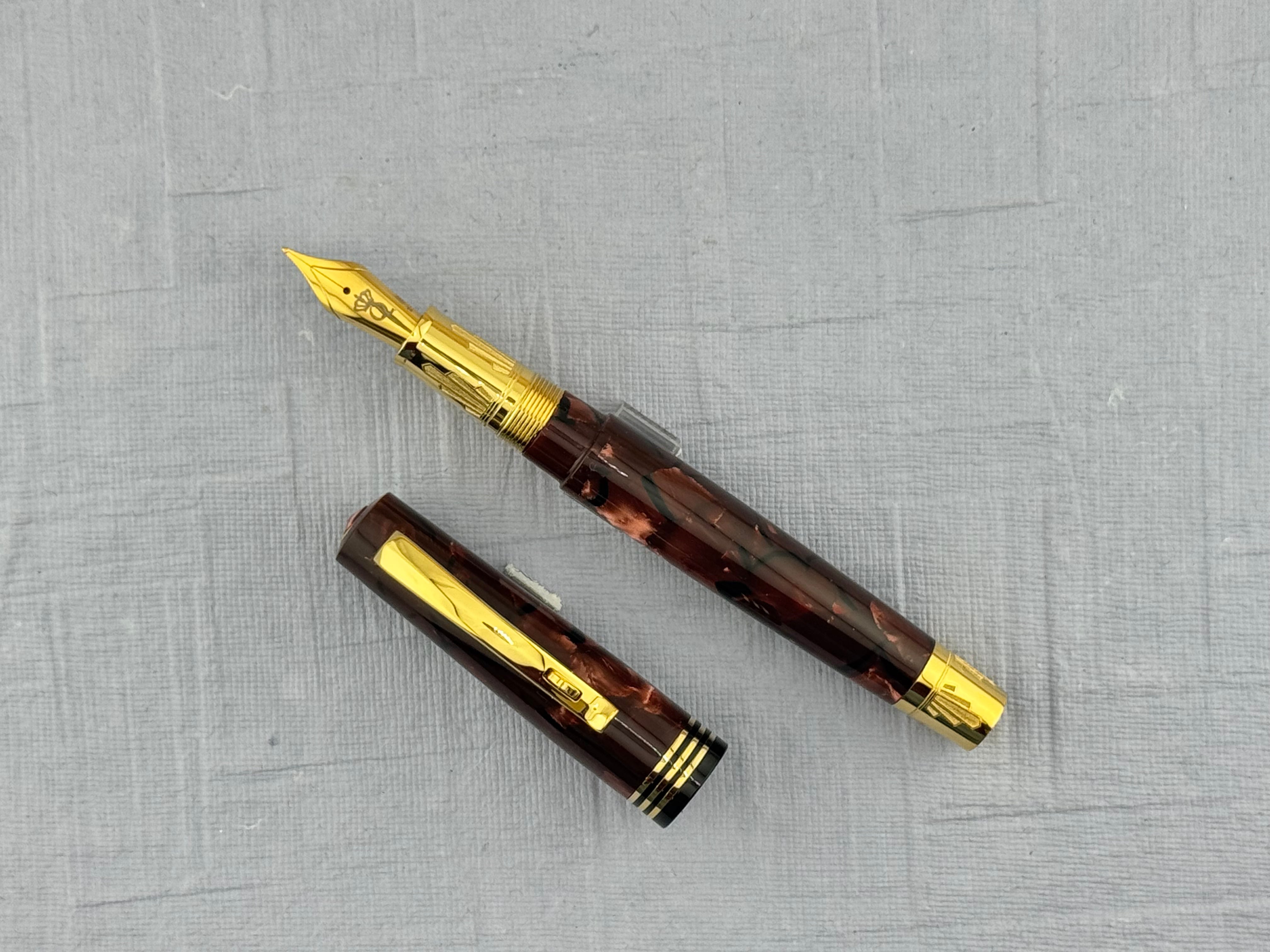King & Queen Royal Flush Limited Edition Red Scarlet Original Omas Celluloid - Fountain Pen