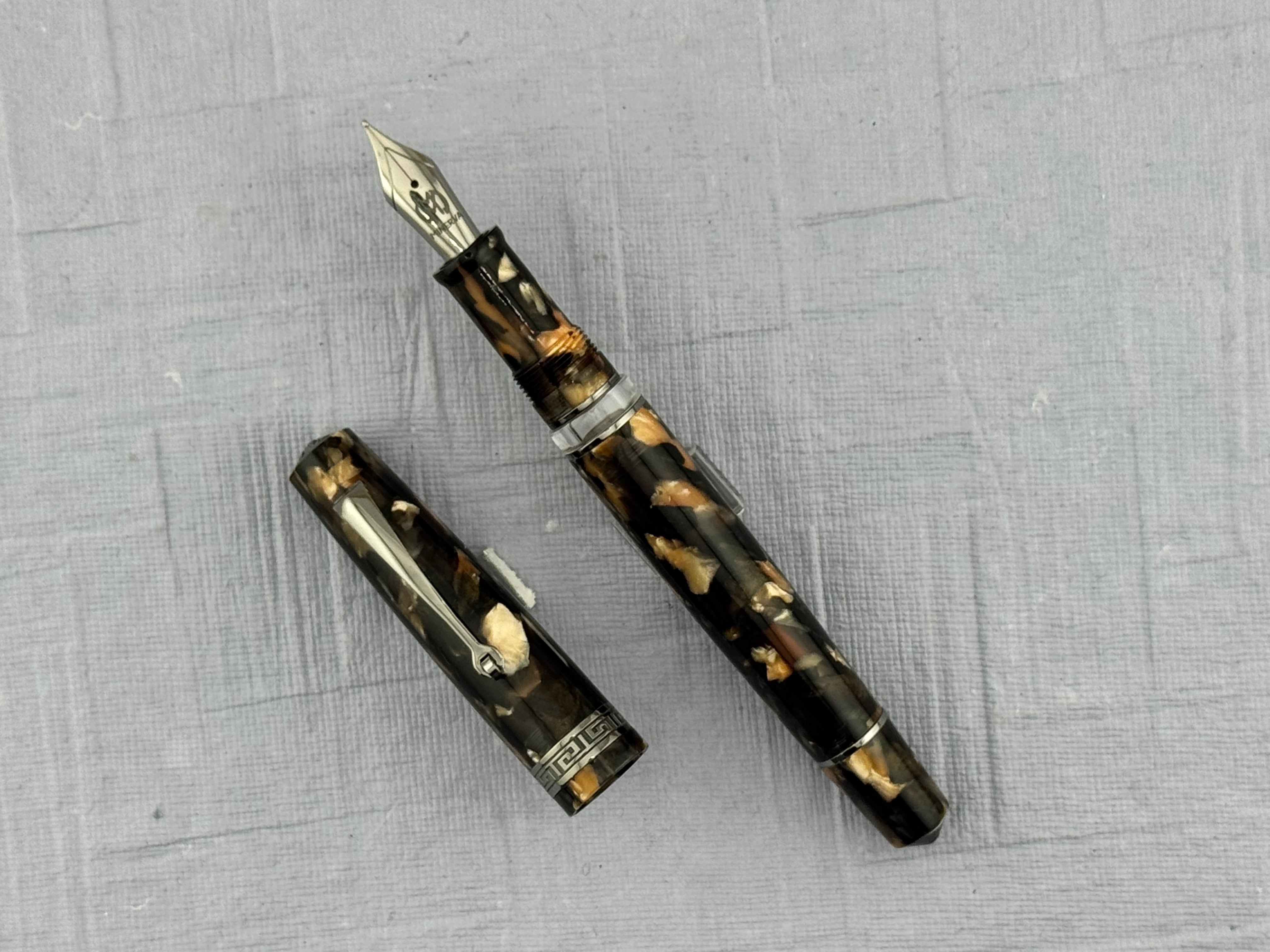 Minerva Terra di Siena Gold Trim - Fountain Pen