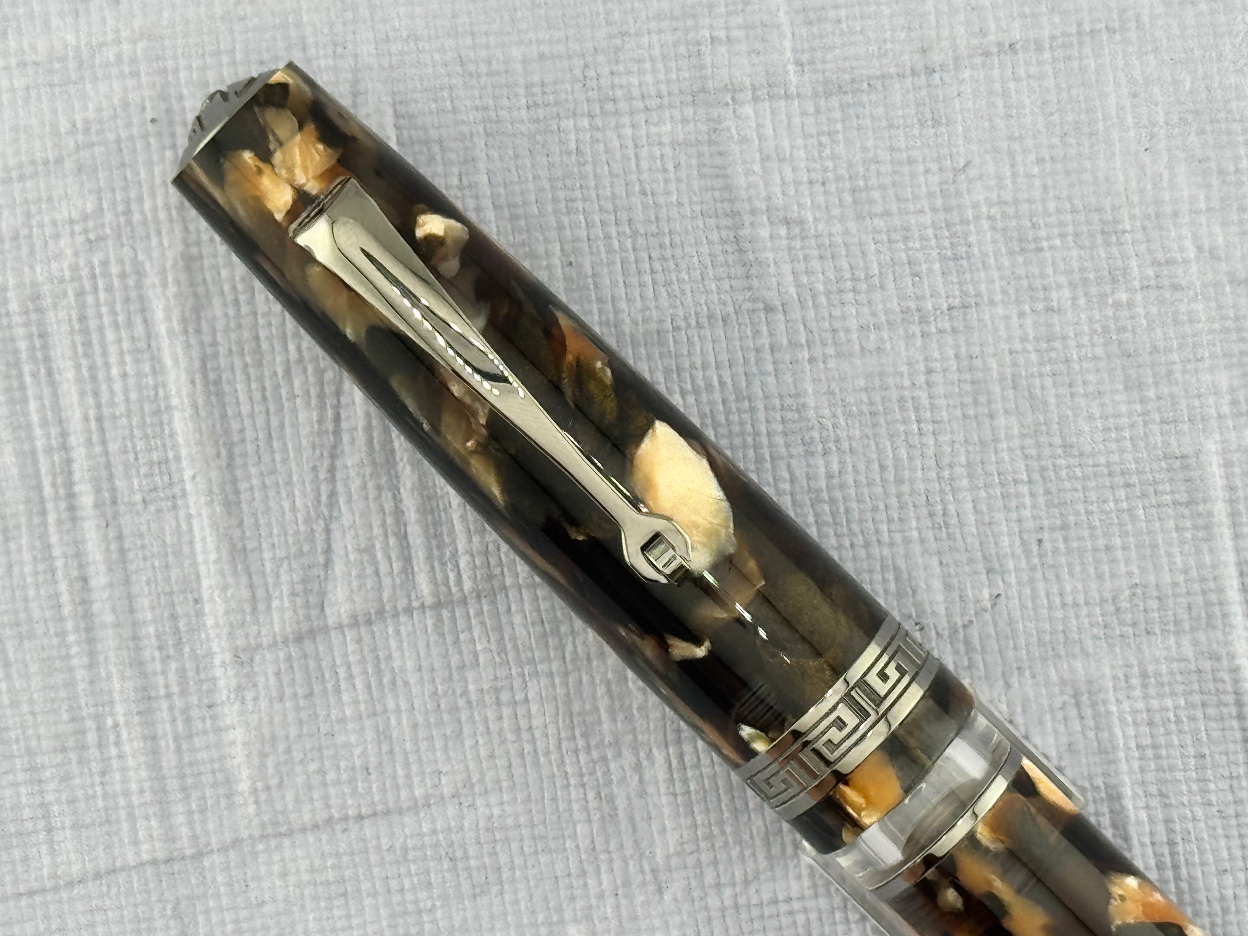 Minerva Terra di Siena Gold Trim - Fountain Pen