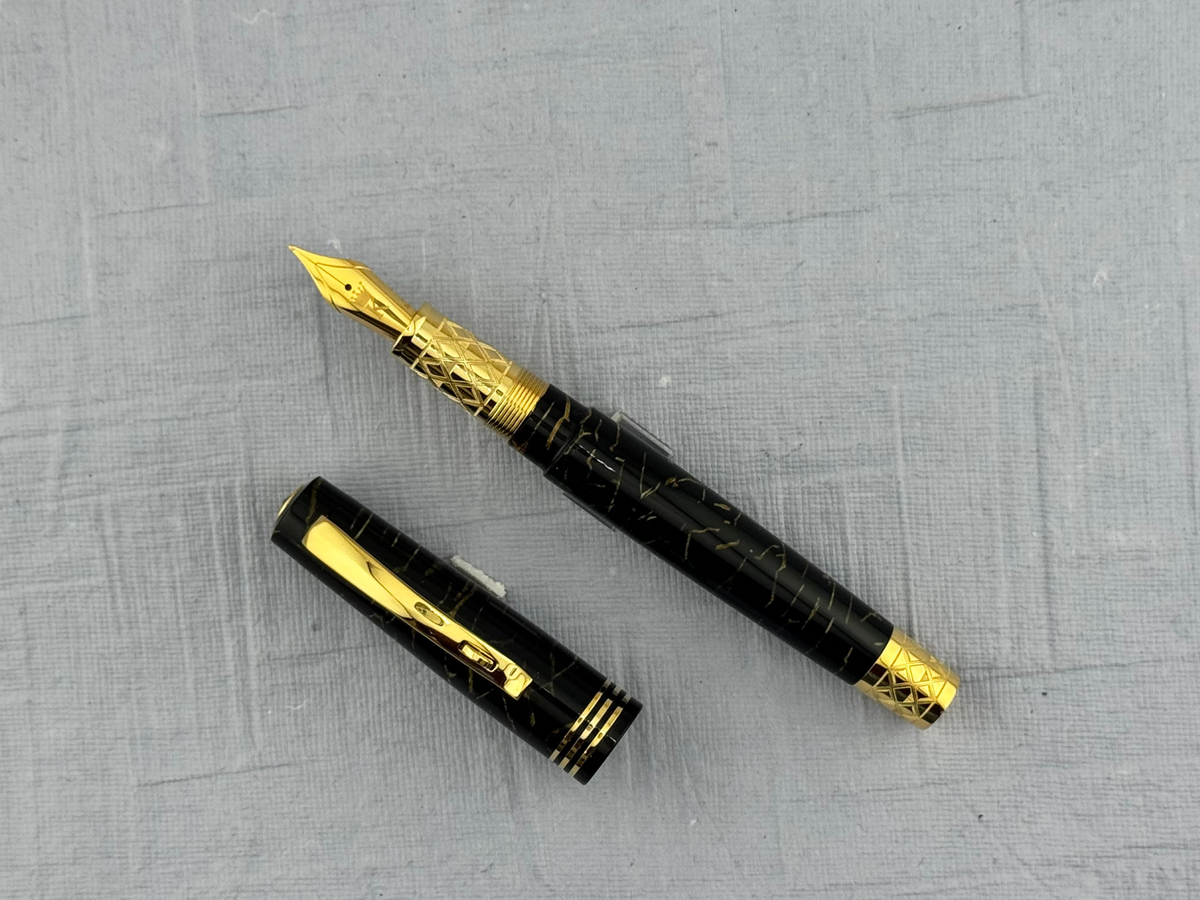 King & Queen Royal Flush Limited Edition Oro Black Original Omas Celluloid - Fountain Pen