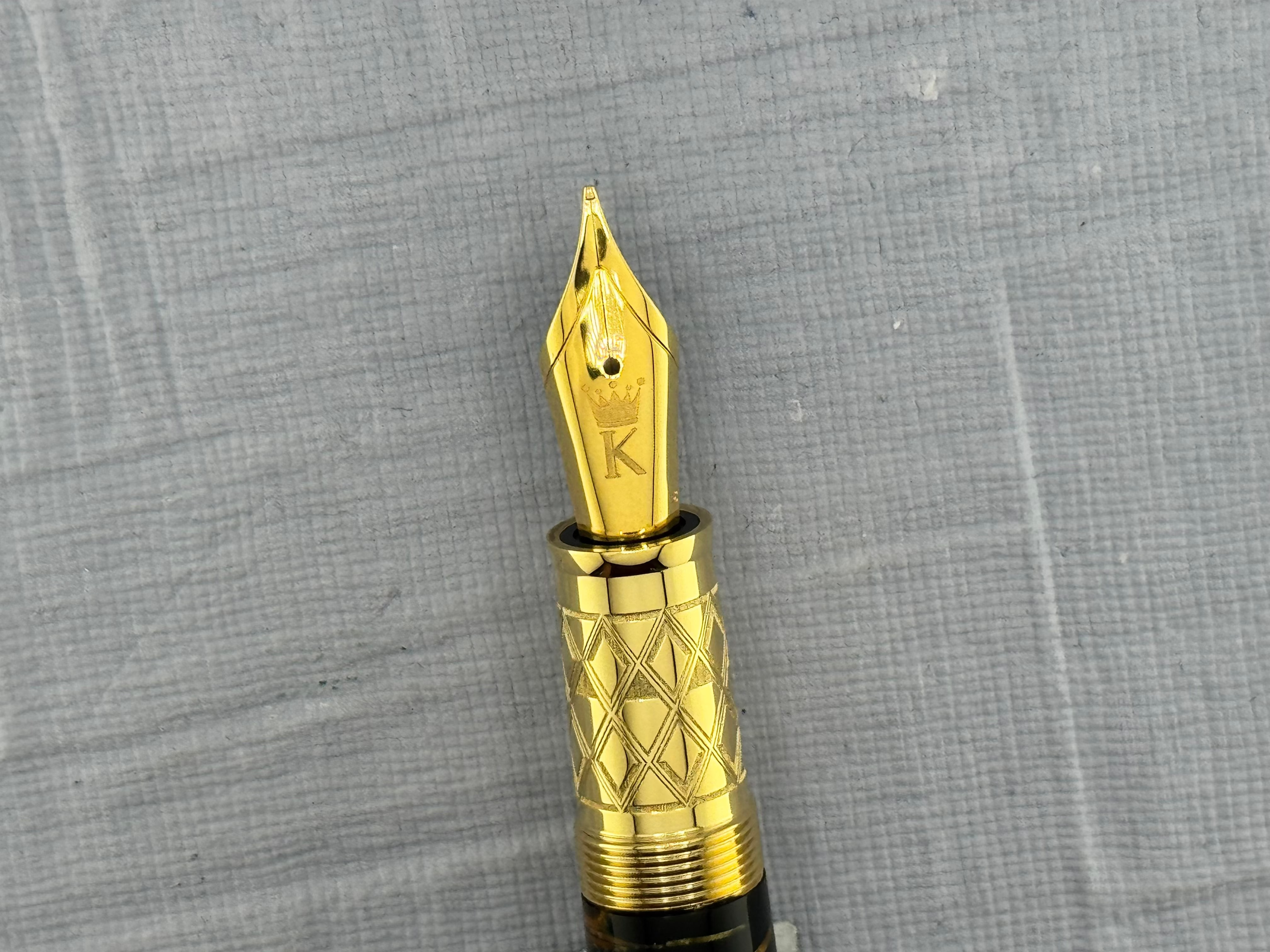 King & Queen Royal Flush Limited Edition Oro Black Original Omas Celluloid - Fountain Pen