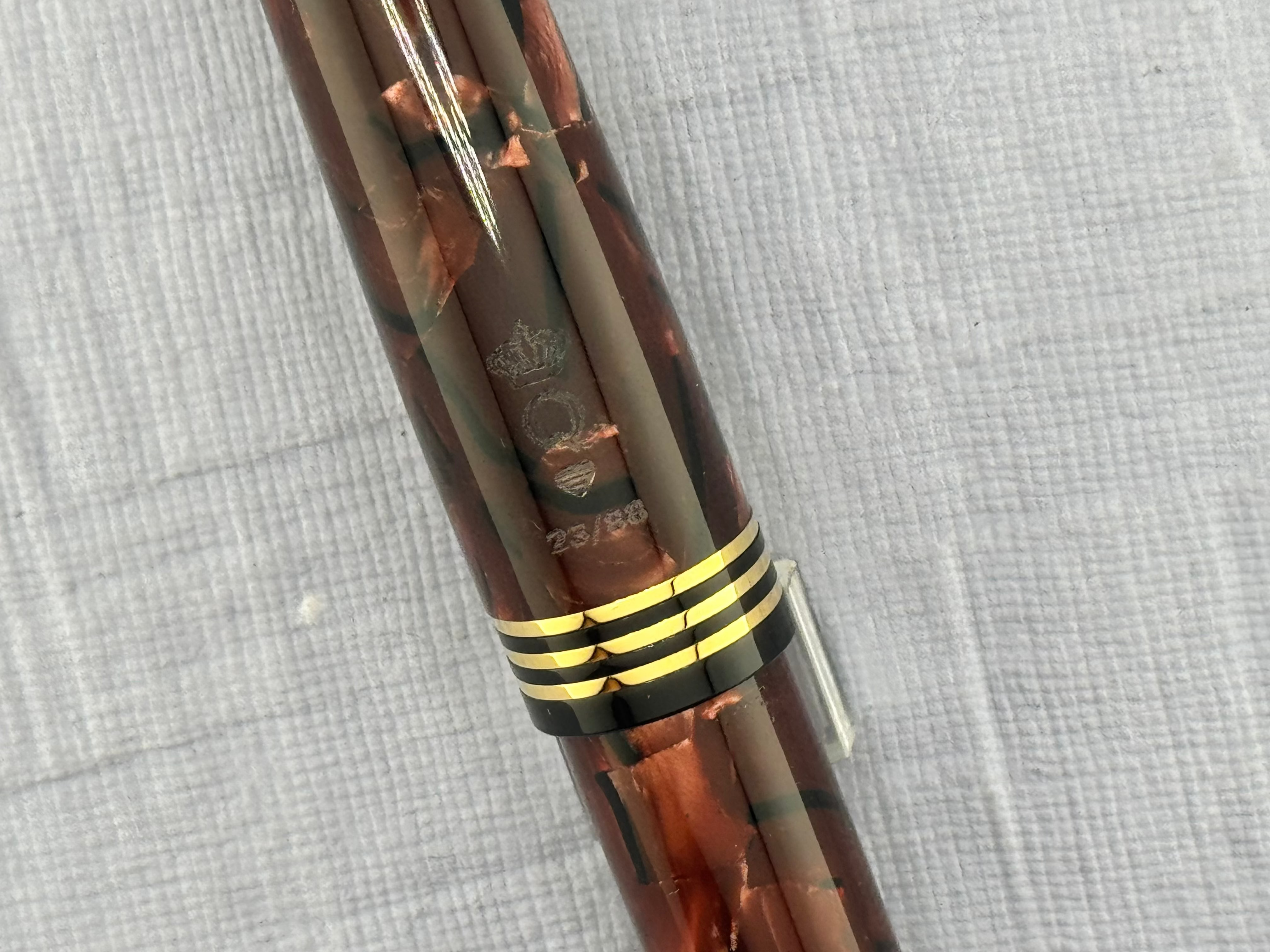 King & Queen Royal Flush Limited Edition Red Scarlet Original Omas Celluloid - Fountain Pen