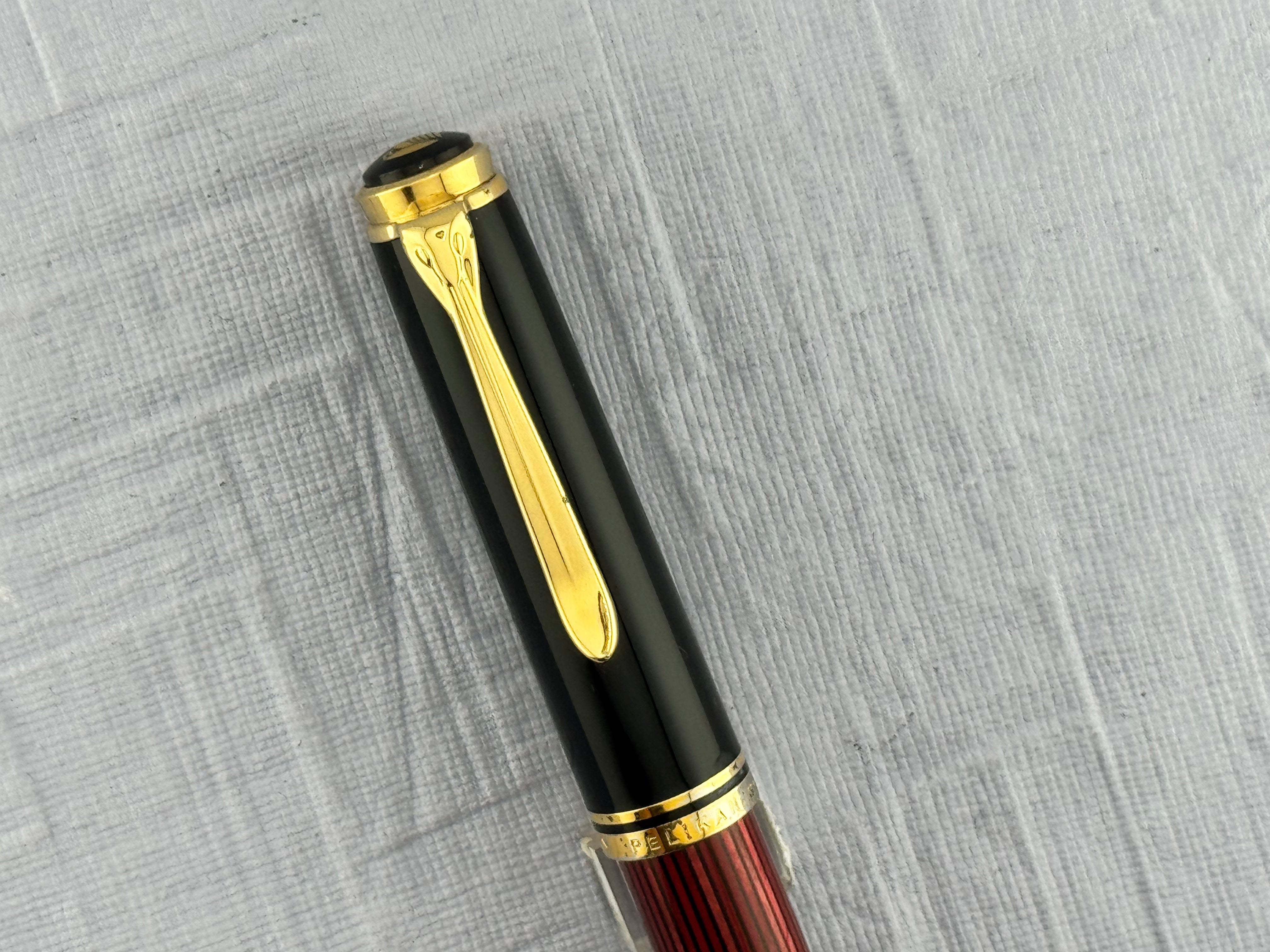 Pelikan Souverän M800 Black and Red Striped 18K Medium Nib - Fountain Pen