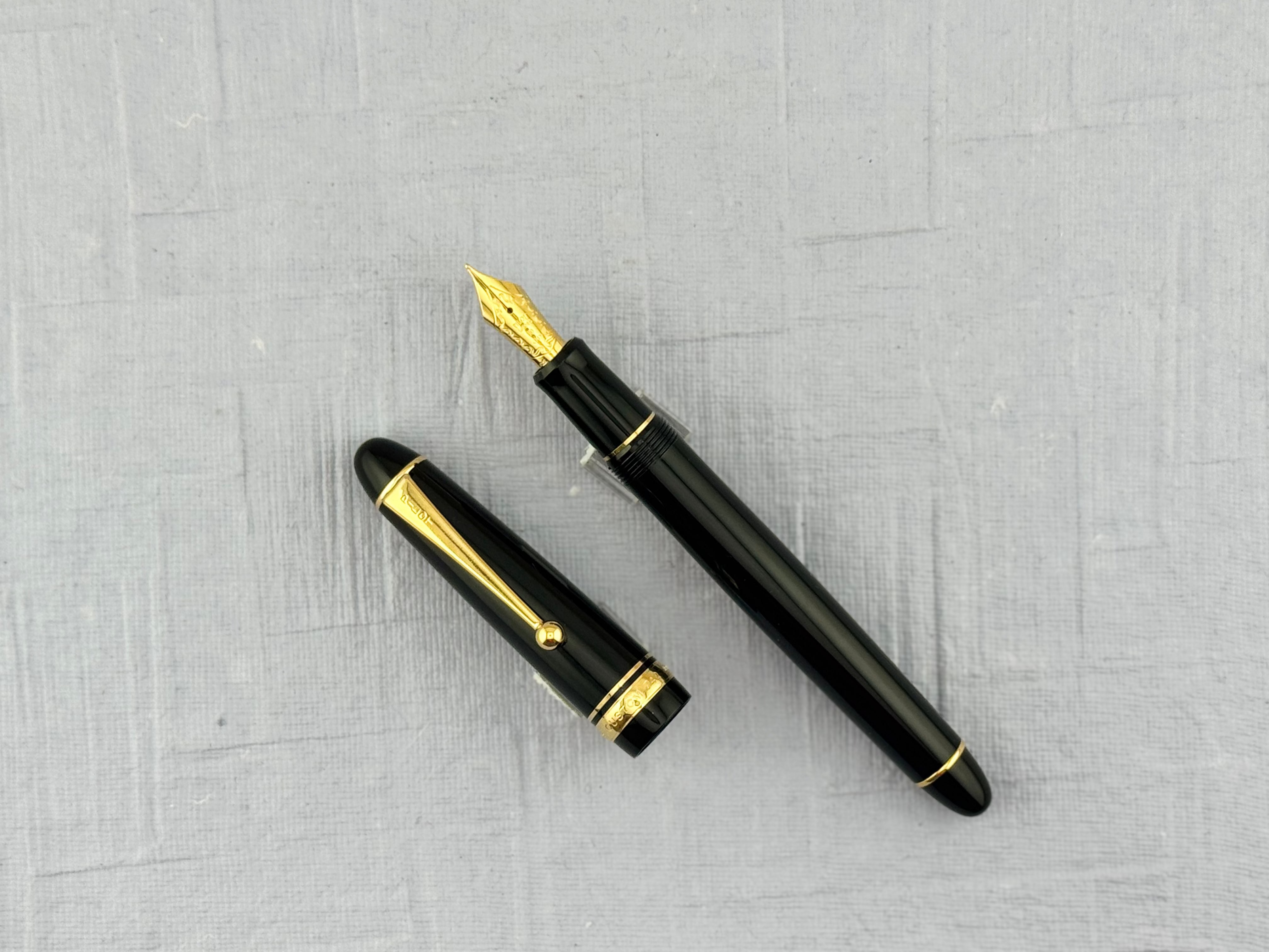 Pilot Custom 742 Black with Gold Trim - Fountain Pen