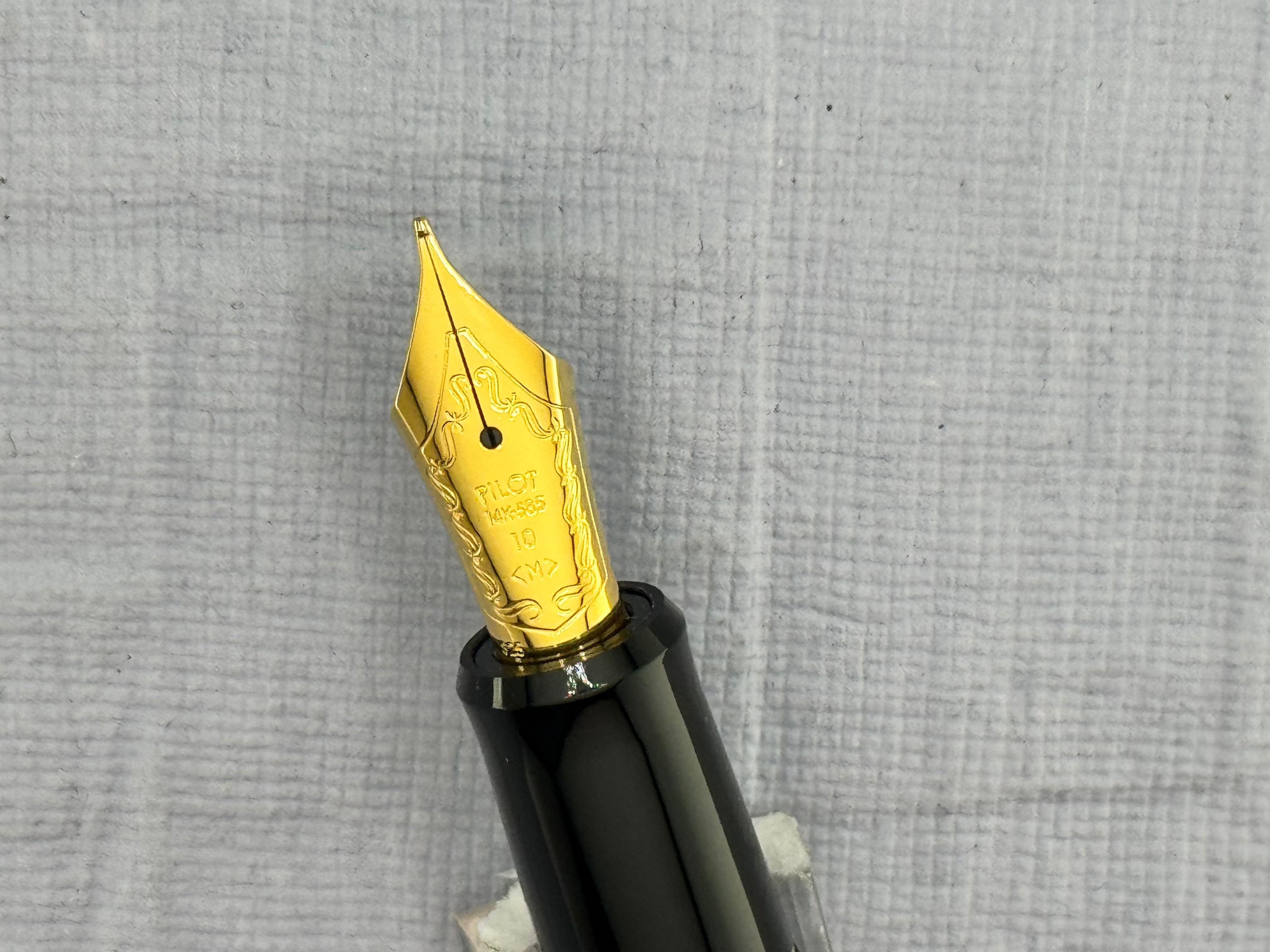 Pilot Custom 742 Black with Gold Trim - Fountain Pen