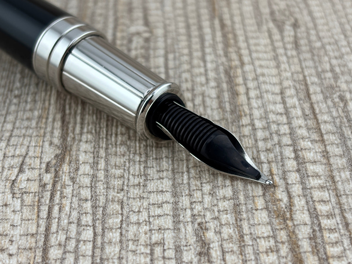 S.T. Dupont Large Orpheo 300th Anniversary of St. Petersburg Limited Edition Medium 18kt Nib - Fountain Pen