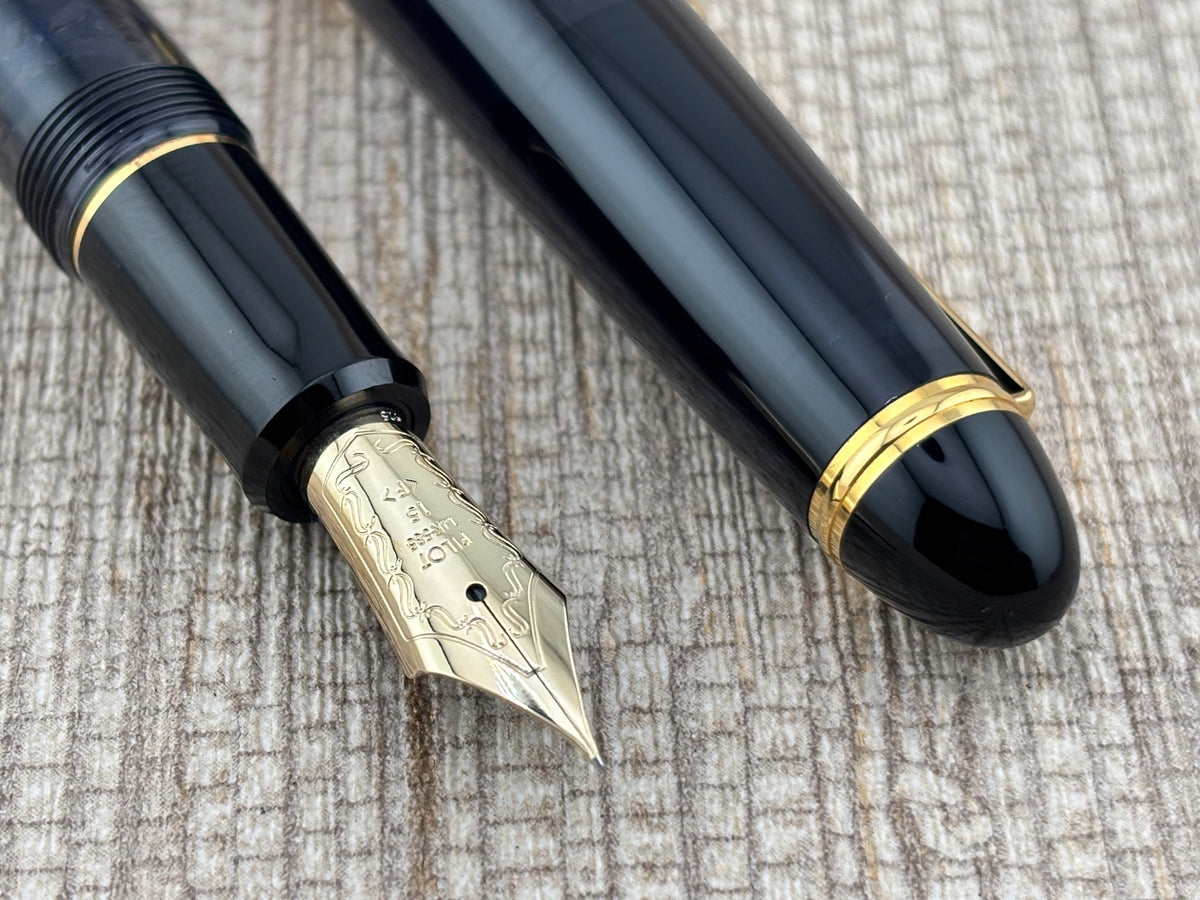 Pilot Custom 823 Black Smoke Medium 14kt Nib - Fountain Pen