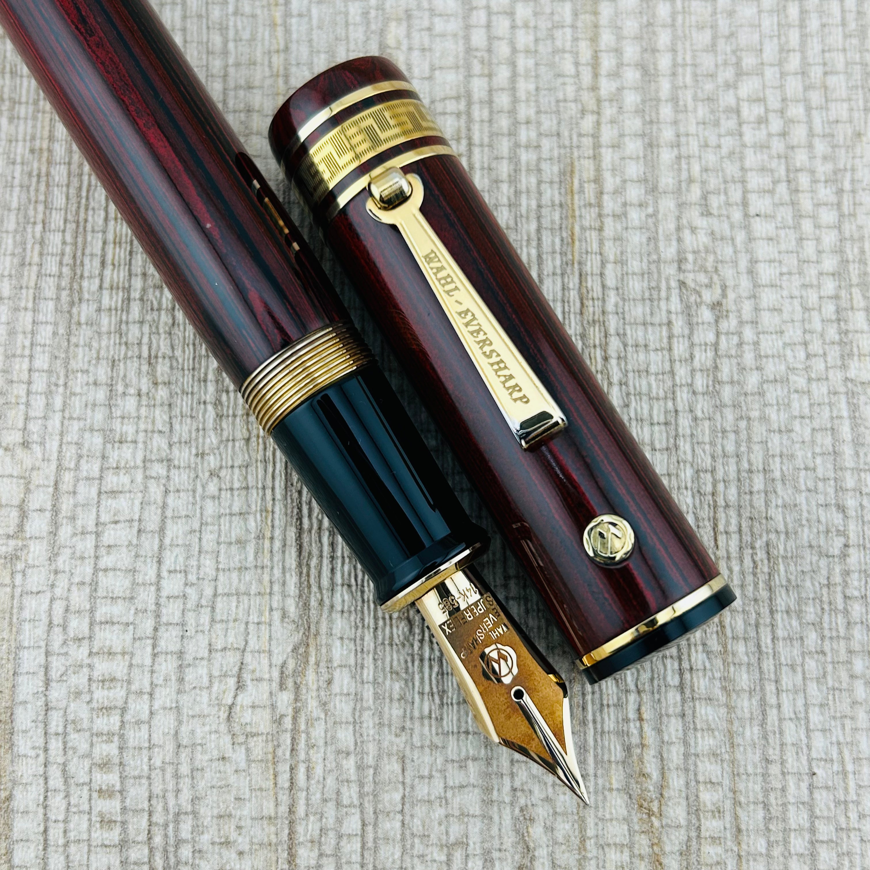 Wahl-Eversharp Rosewood Superflex 18k750 Gold Nib - Fountain Pen