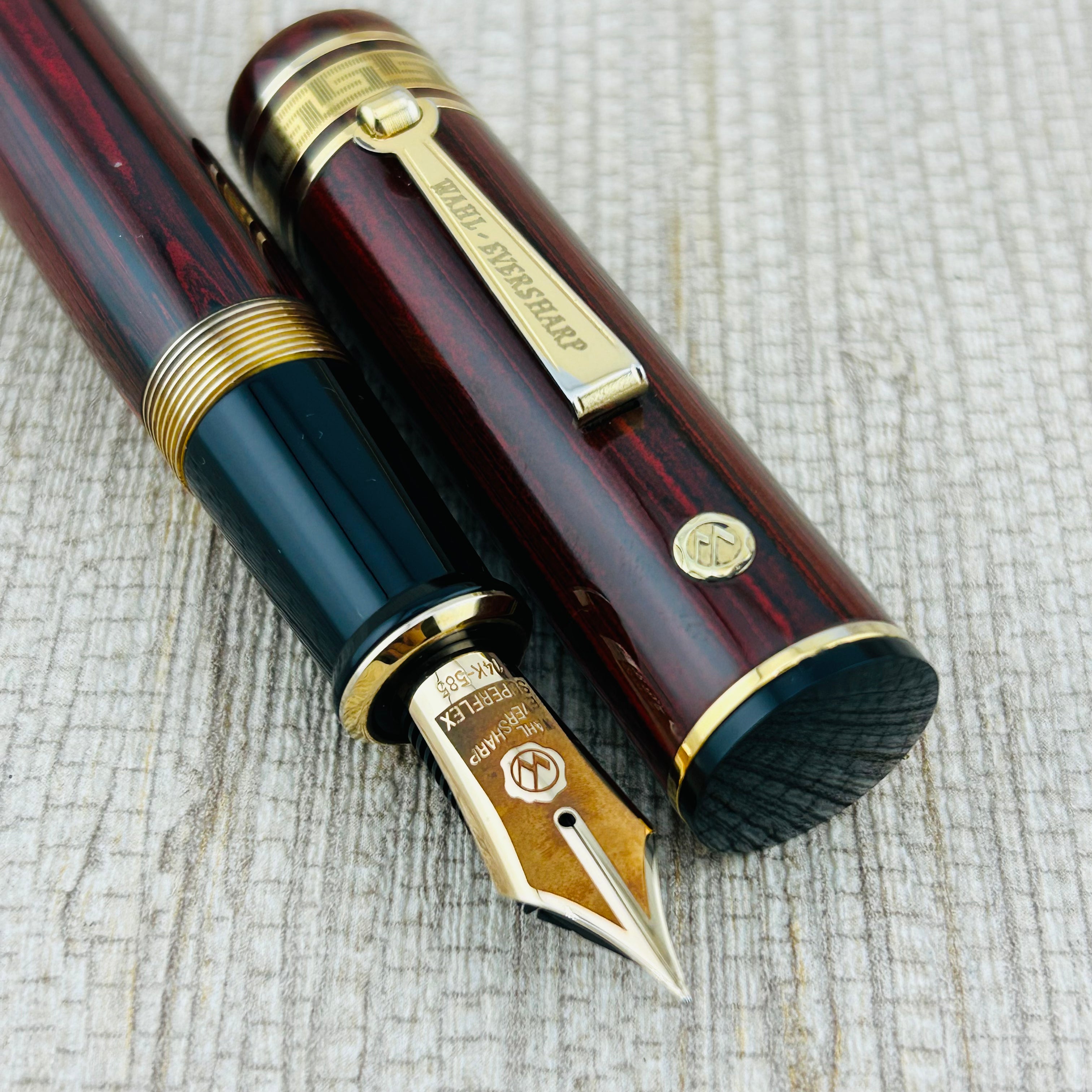 Wahl-Eversharp Rosewood Superflex 18k750 Gold Nib - Fountain Pen