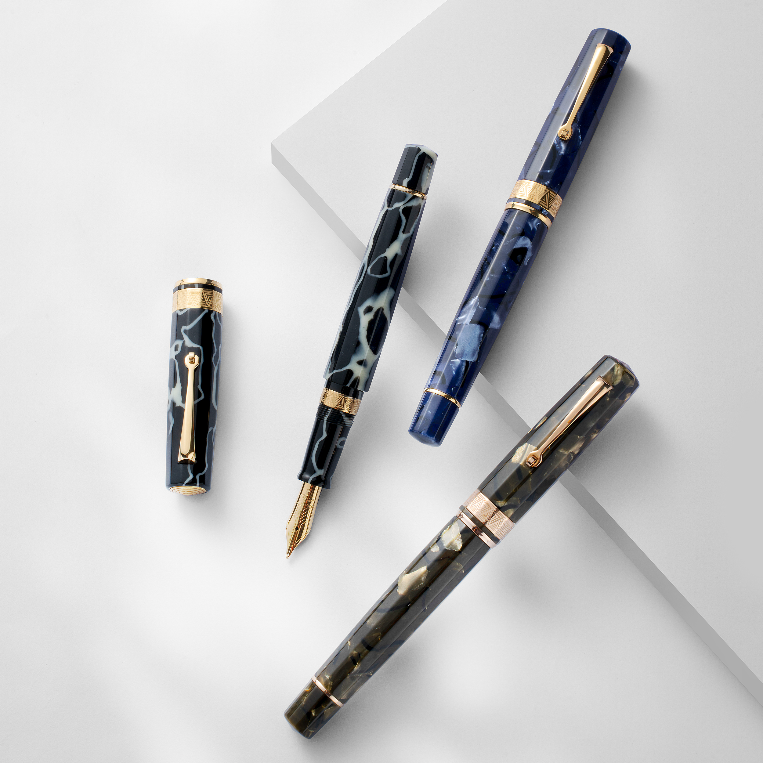 OMAS Paragon Saft Green Rose Gold Trim - Fountain Pen