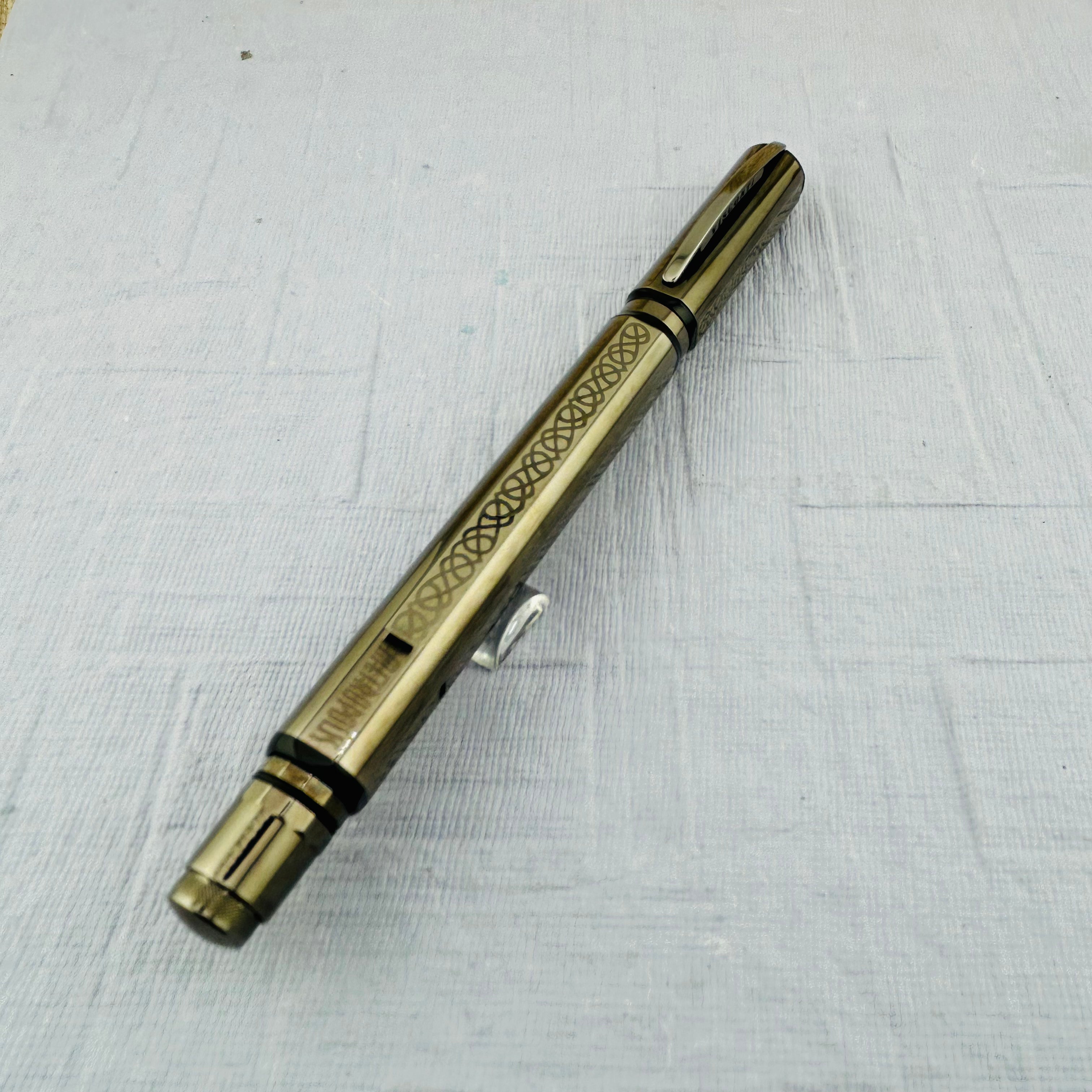 Visconti Metropolis Limited Edtion 029/288 Beautiful Retractable Faceted Pen - Fountain Pen