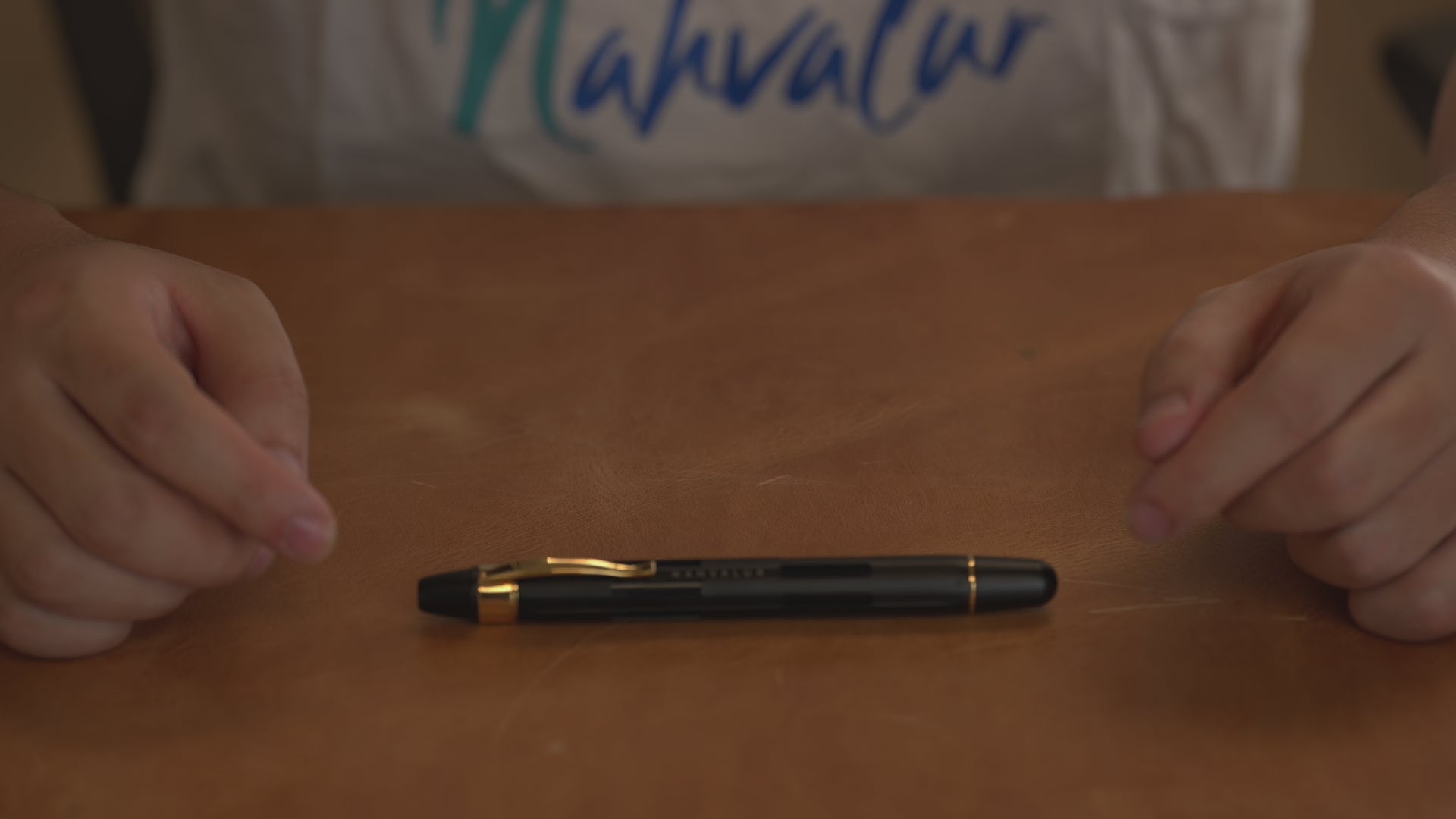 Load video: Nahvalur Eclipse Pure Gold - Fountain Pen
